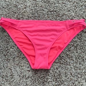Hot pink swim bottoms. NEVER WORN(just didn’t fit)